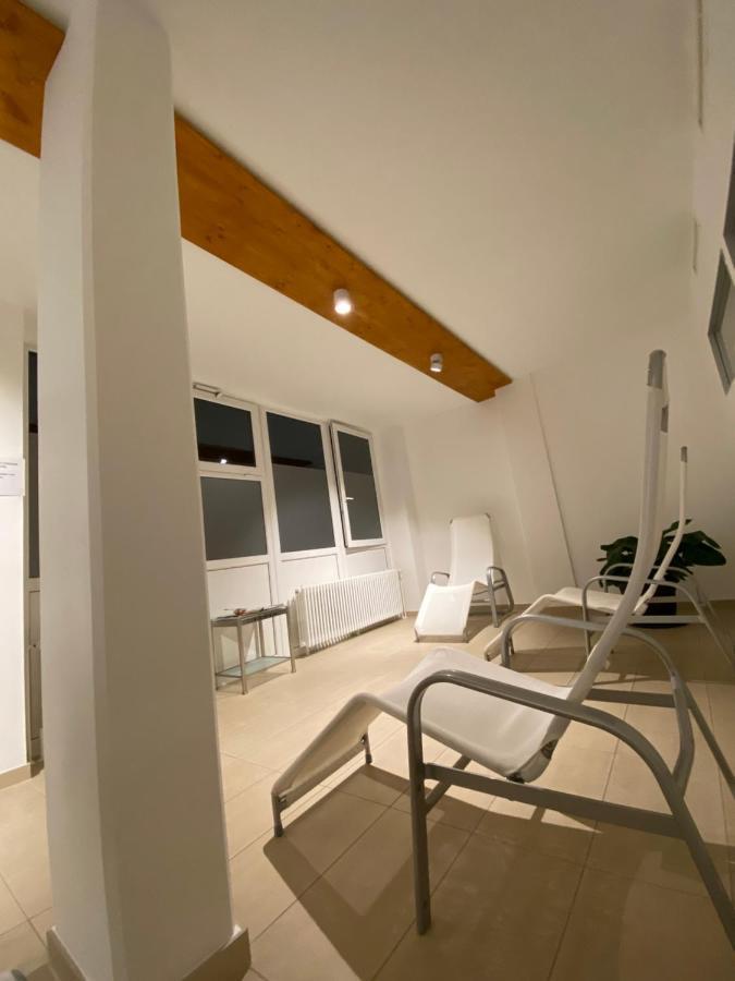 Gold Apartment *